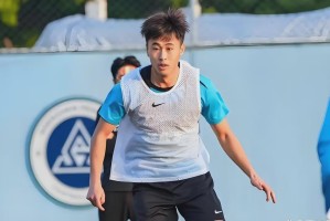 星空体育官方网站-从希望之星到“玻璃人”：戴伟浚的两次冬训，中国足球的一声叹息